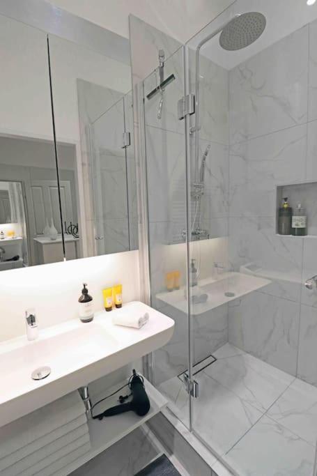 Smart Apt Mit Balkon Am Augarten Park Naehe Zentrum Wina Bagian luar foto